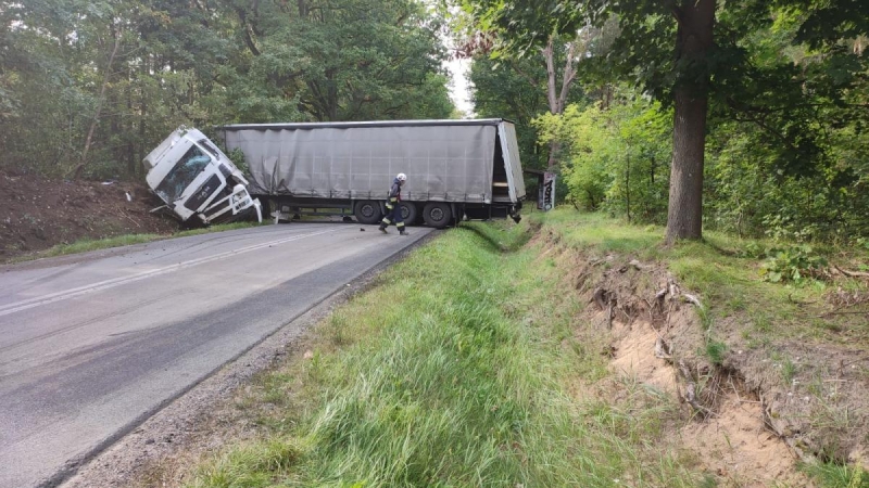 Украинцы погибли в жутком ДТП с грузовиком в Польше (фото)