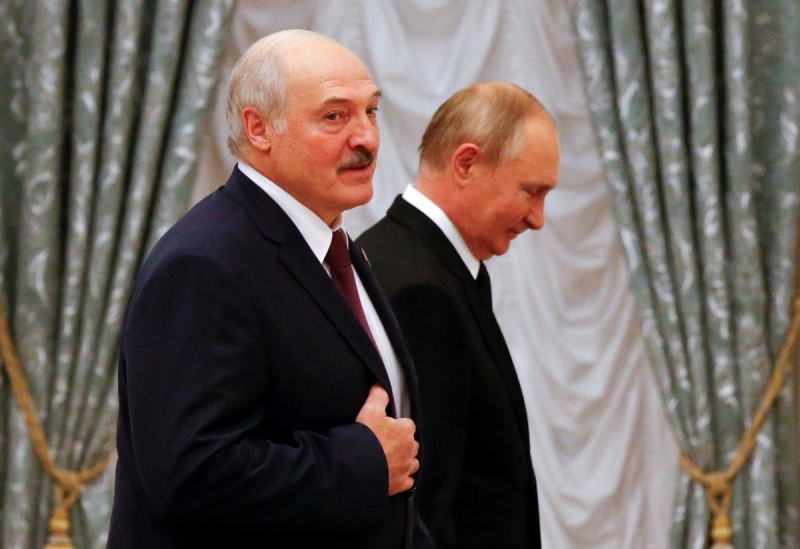 Путин и Лукашенко – "голые убийцы": в Чехии активисты заступились за Украину (фото, видео)