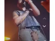 Появились кадры, как в США фанатка хватает рэпера Марио за пах на концерте