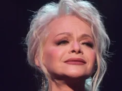 Долина не сдержала слёз в завершении концерта в Домодедове